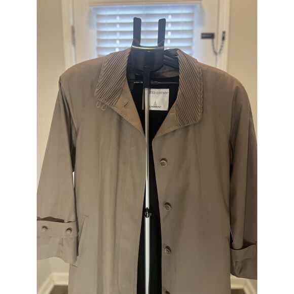 London Fog Limited Edition Women's Trench Coat size 6 reg- Vintage - Picture 10 of 12
